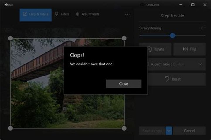 can't crop image with built in Windows 10 photos app without getting an 
