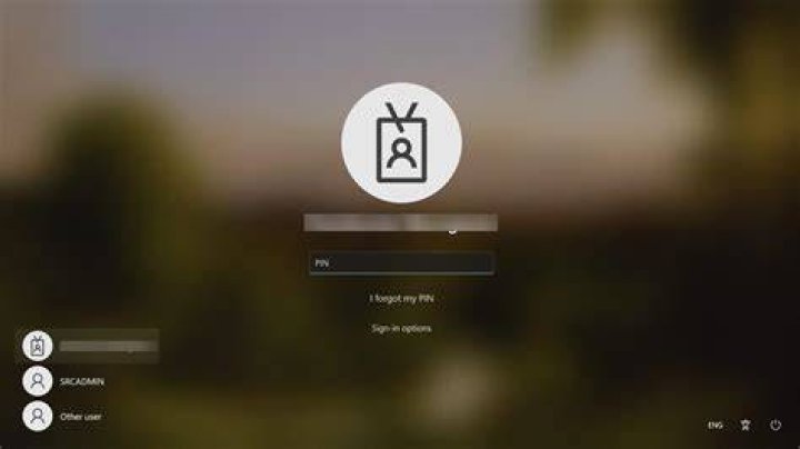 How can I see a list of all users on the logon screen?