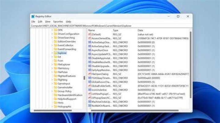 How do I reset the registry using the repair console in Windows 7?