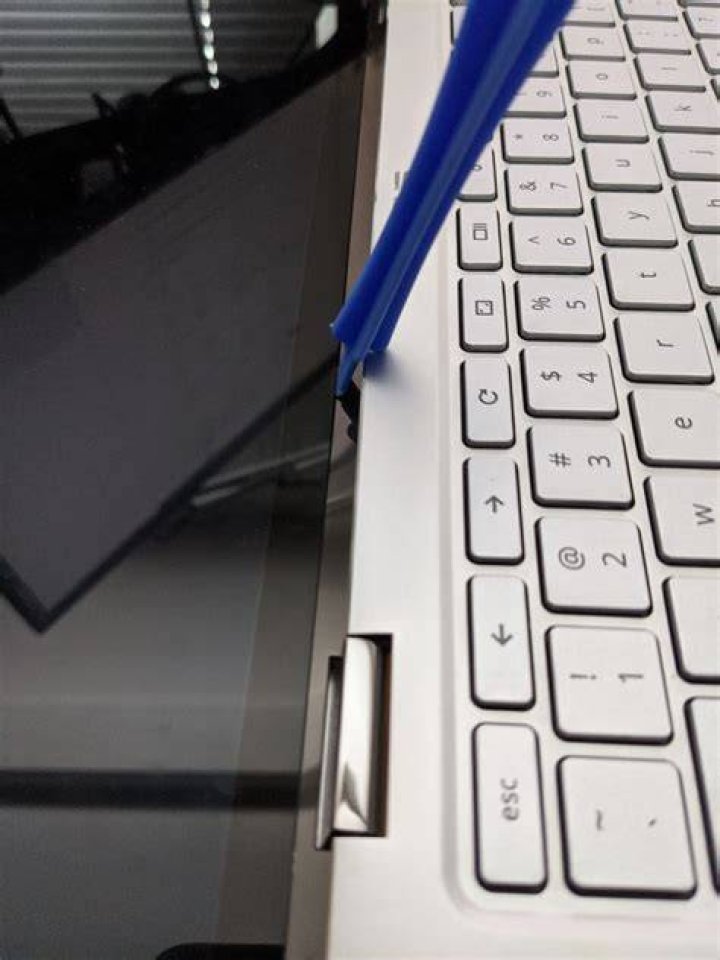How to replace an ASUS C523NA-IH24T Chromebook screen?