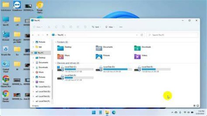 How to set default view in folders in Windows 7 [duplicate]