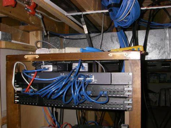 How to use a home network patch panel?