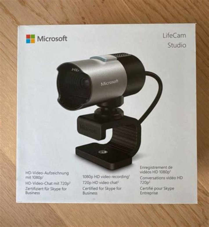 Microsoft LifeCam Studio worked in 16.04, no longer working in Ubuntu 18.04