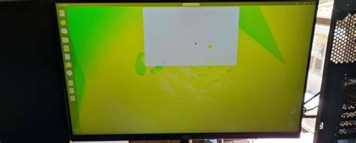 Screen turns yellow even using the live option Ubuntu 22.04
