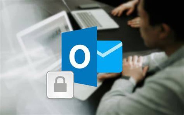 Skype switches from *invisible* or *busy* to *online* for no apparent reason