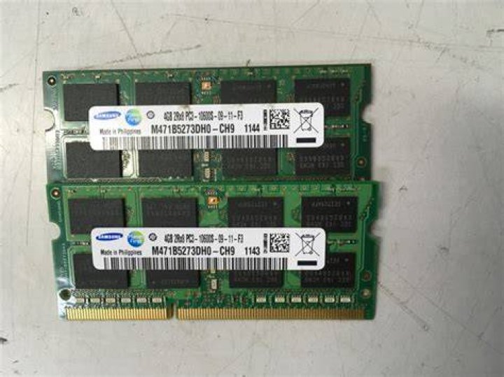 Whats the difference between those two Samsung 4GB 2Rx8 PC3 - 10600S memories