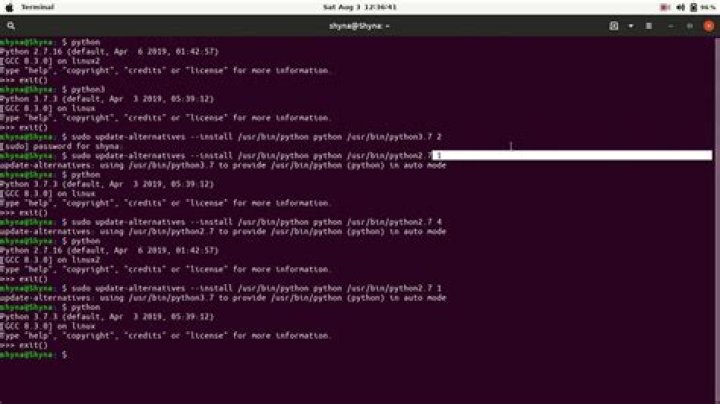 Why is Python 2.7 still the default Python version in Ubuntu?