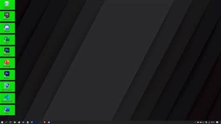 Windows Background randomly updates to green
